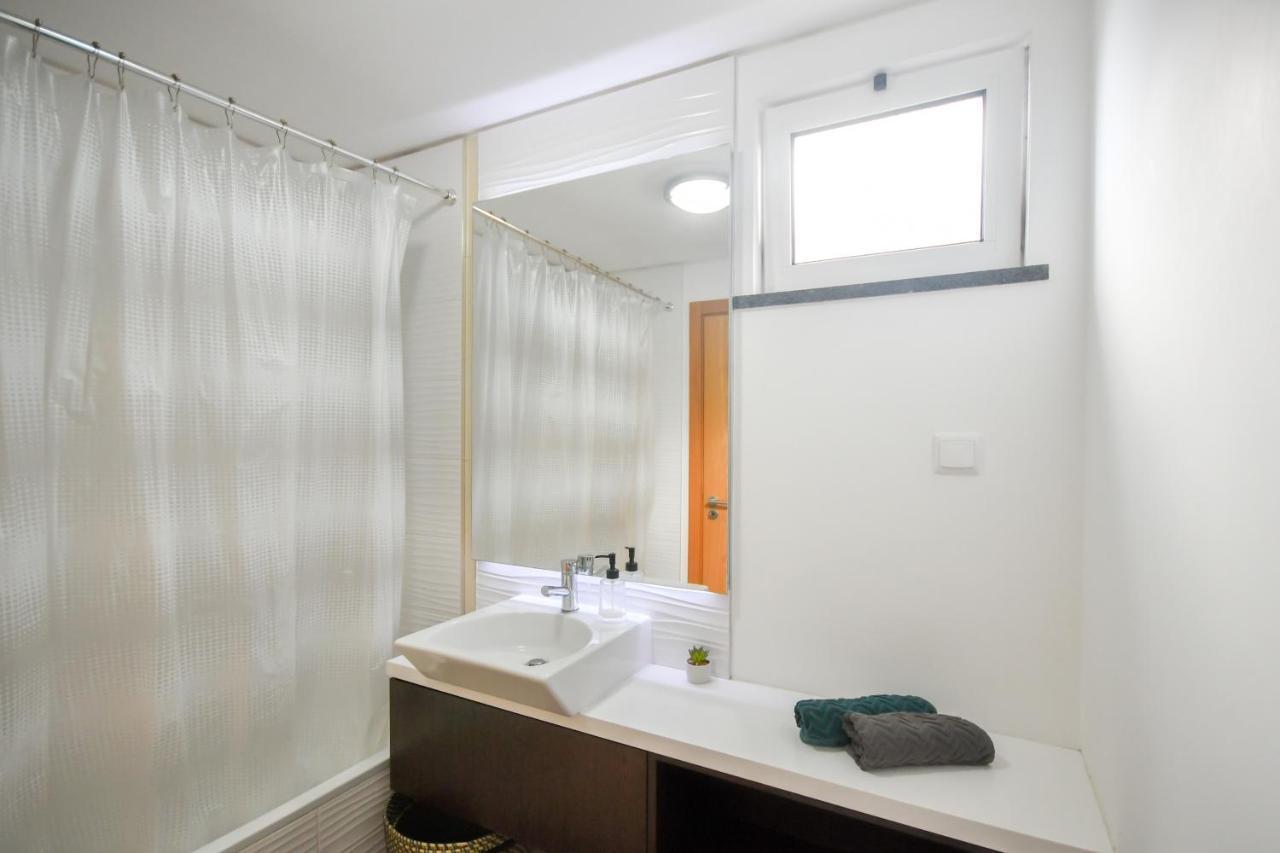 Spacious 3 Bedroom By The Beach Caniço Εξωτερικό φωτογραφία